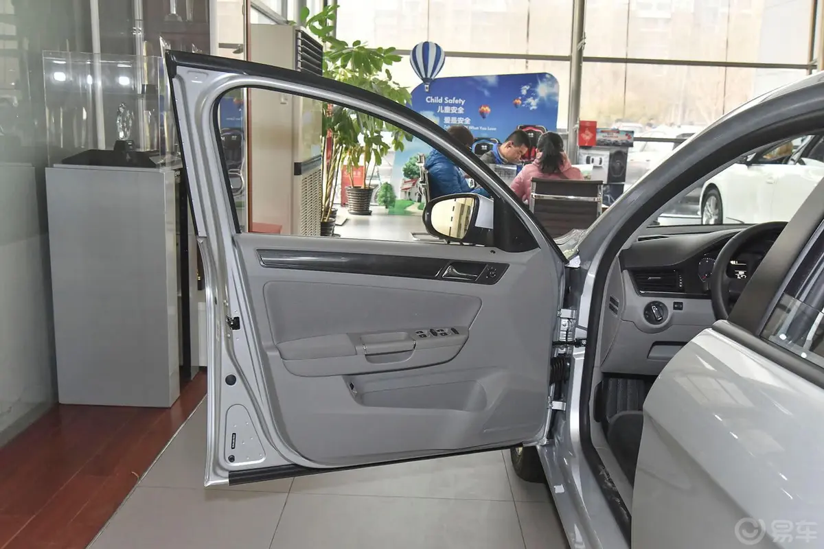 宝来质惠版 1.6L 手动时尚型驾驶员侧车门内门板