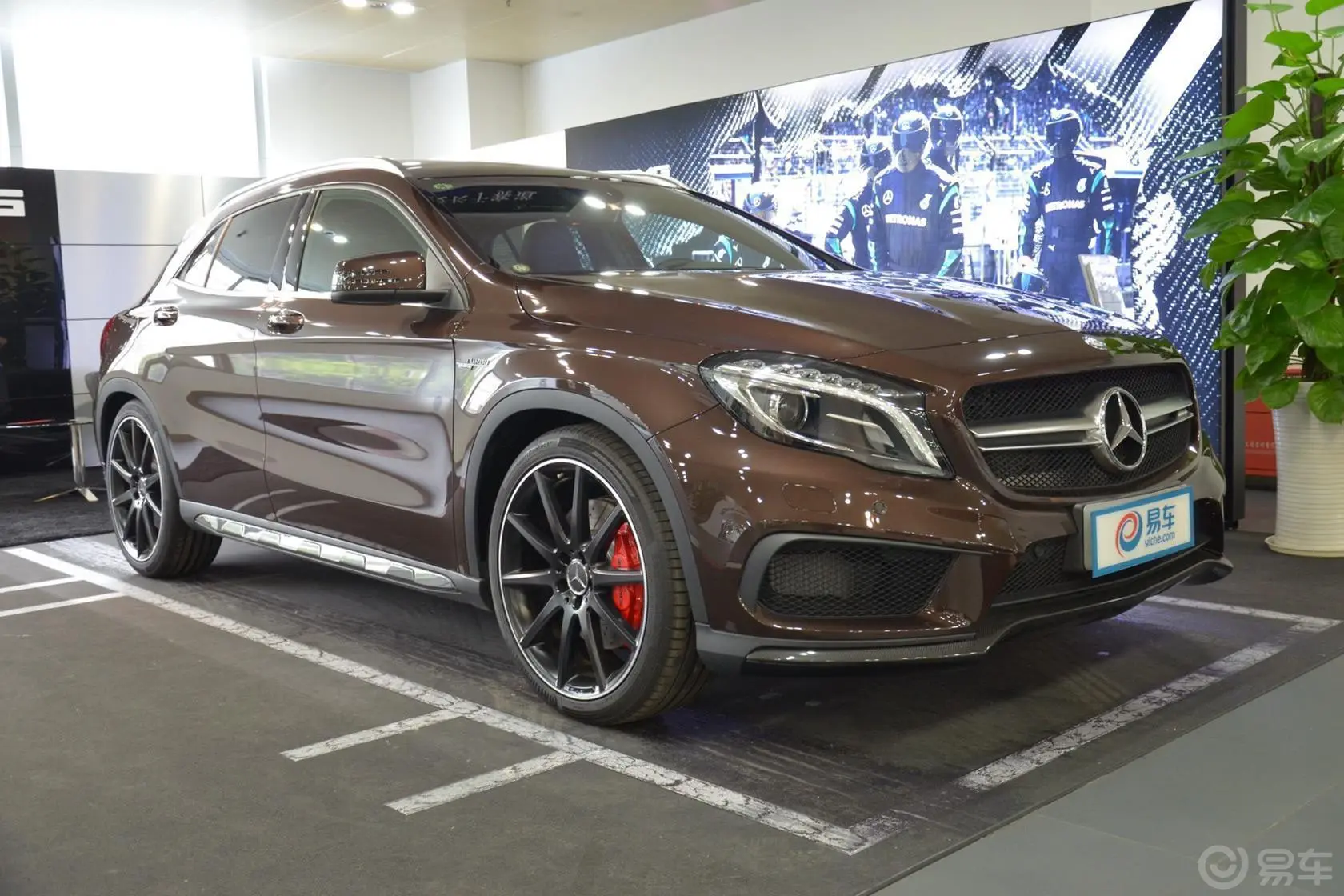 奔驰GLA AMGGLA 45 AMG 4MATIC侧前45度车头向右水平