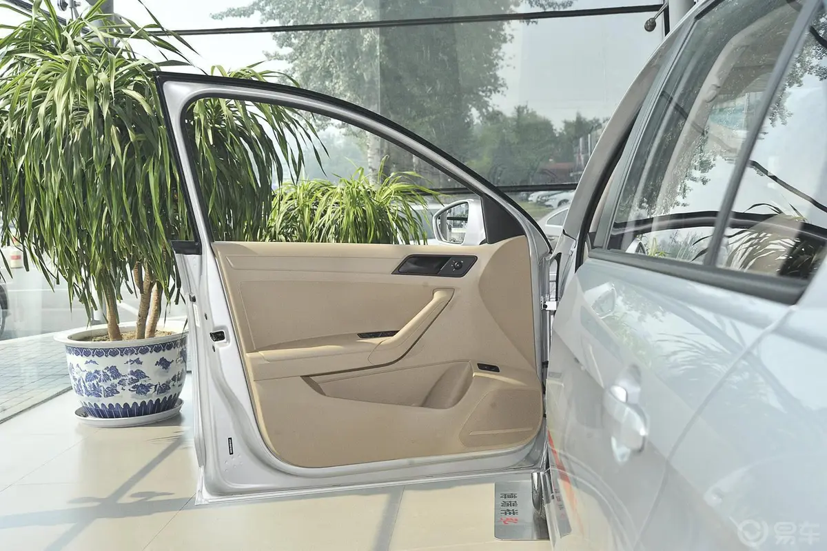 捷达质惠版 1.4L 手动 时尚版驾驶员侧车门内门板