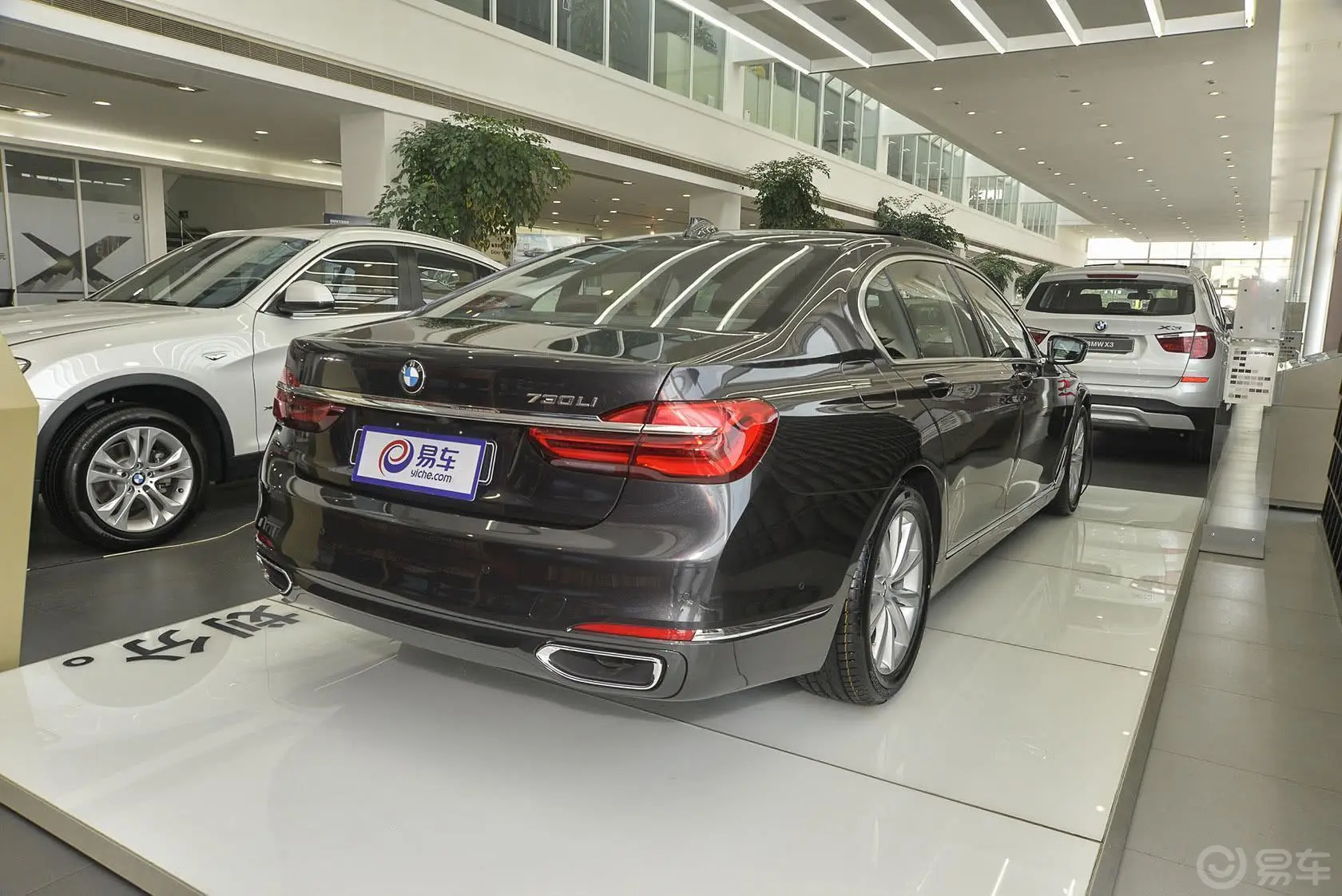 宝马7系730Li 豪华型外观