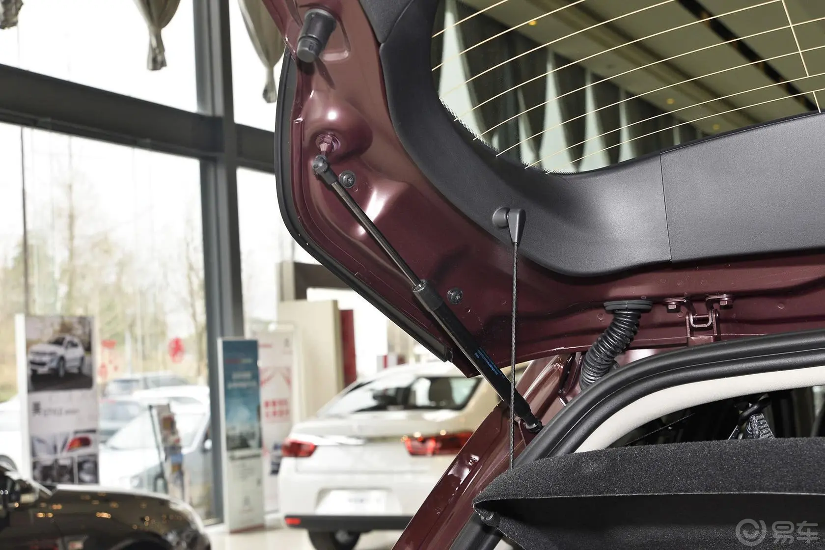 雪铁龙C3-XR1.6L 手动时尚型行李厢支撑杆