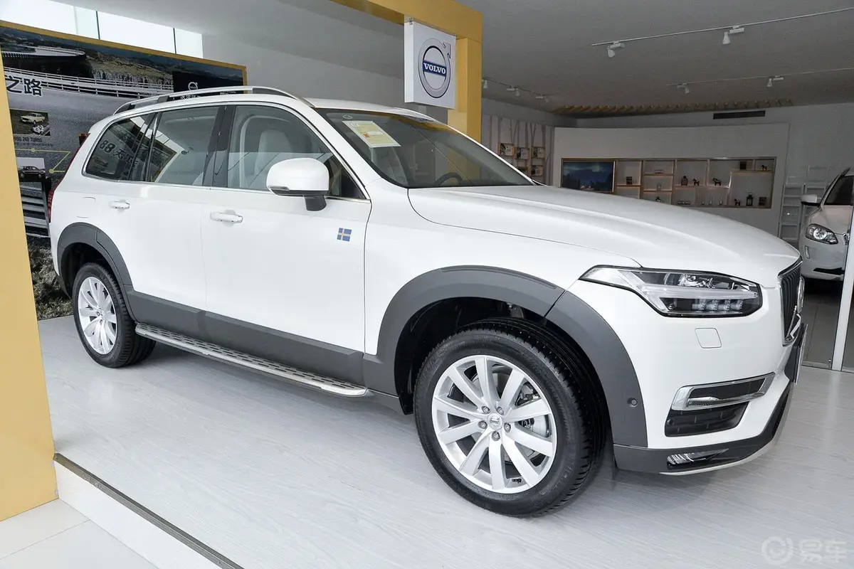 沃尔沃XC902.0T T6 智雅版 七座侧前45度车头向右水平