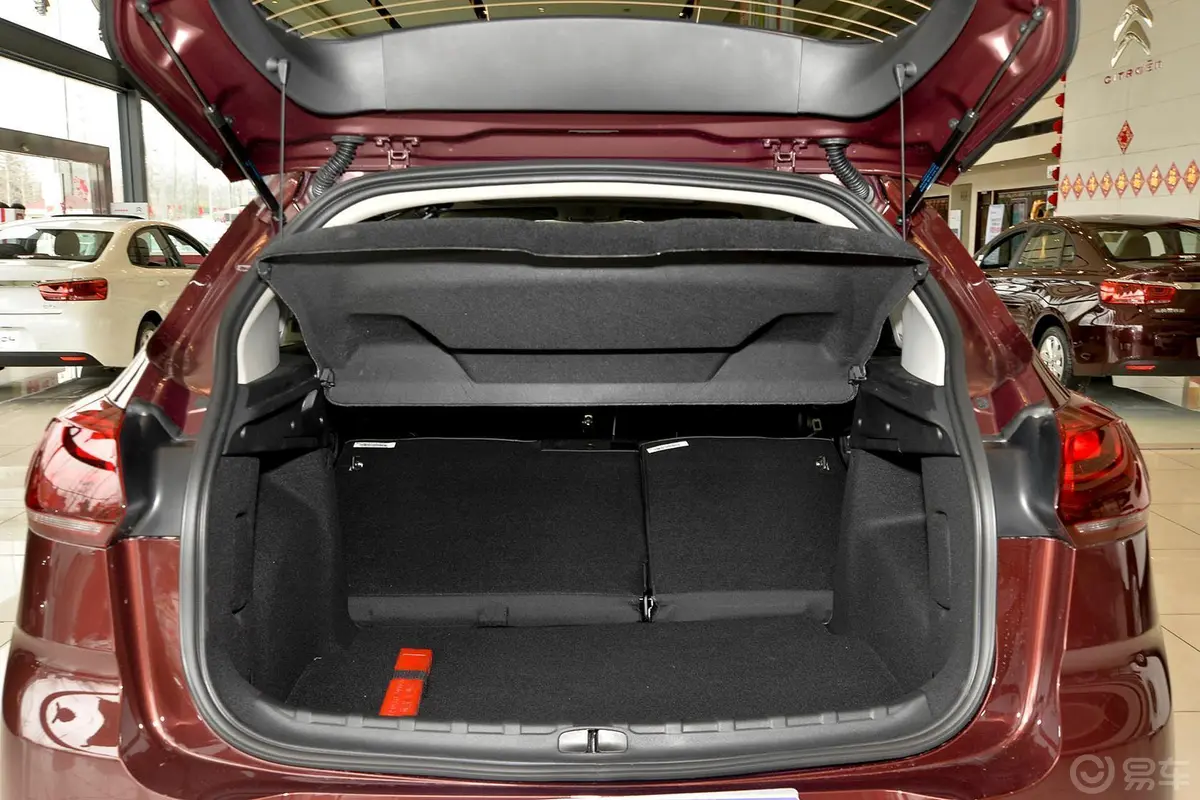 雪铁龙C3-XR1.6L 手动时尚型行李箱空间（后排全放倒）
