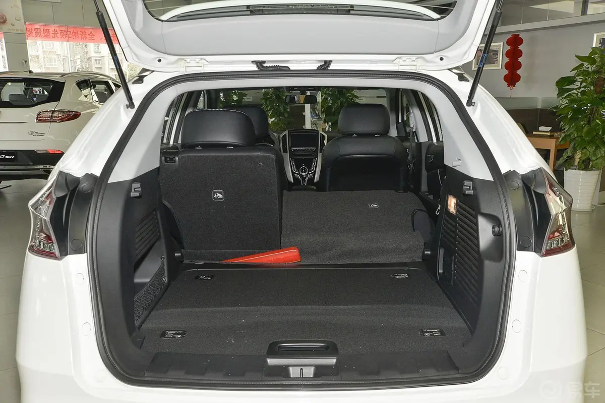 优6 SUV1.8T 时尚型行李箱空间（后排右放倒）