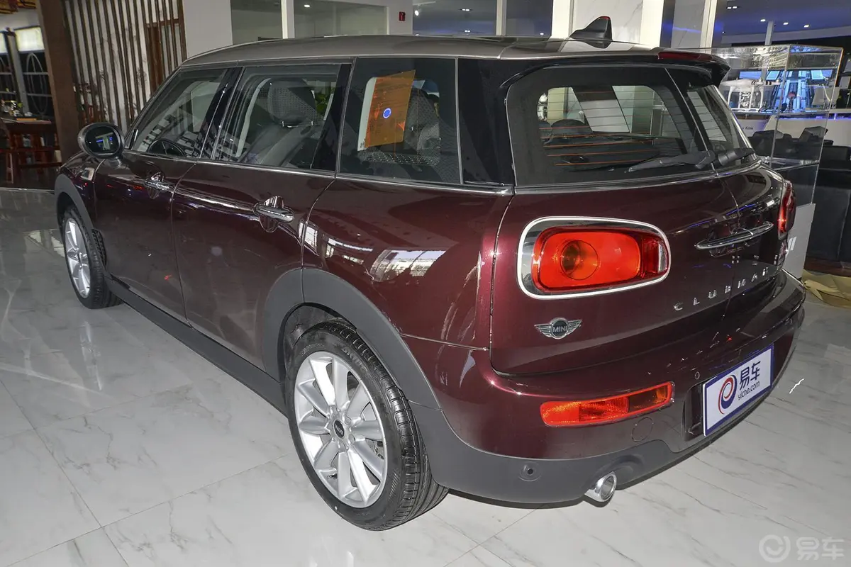 MINI CLUBMAN1.5T COOPER侧后45度车头向左水平