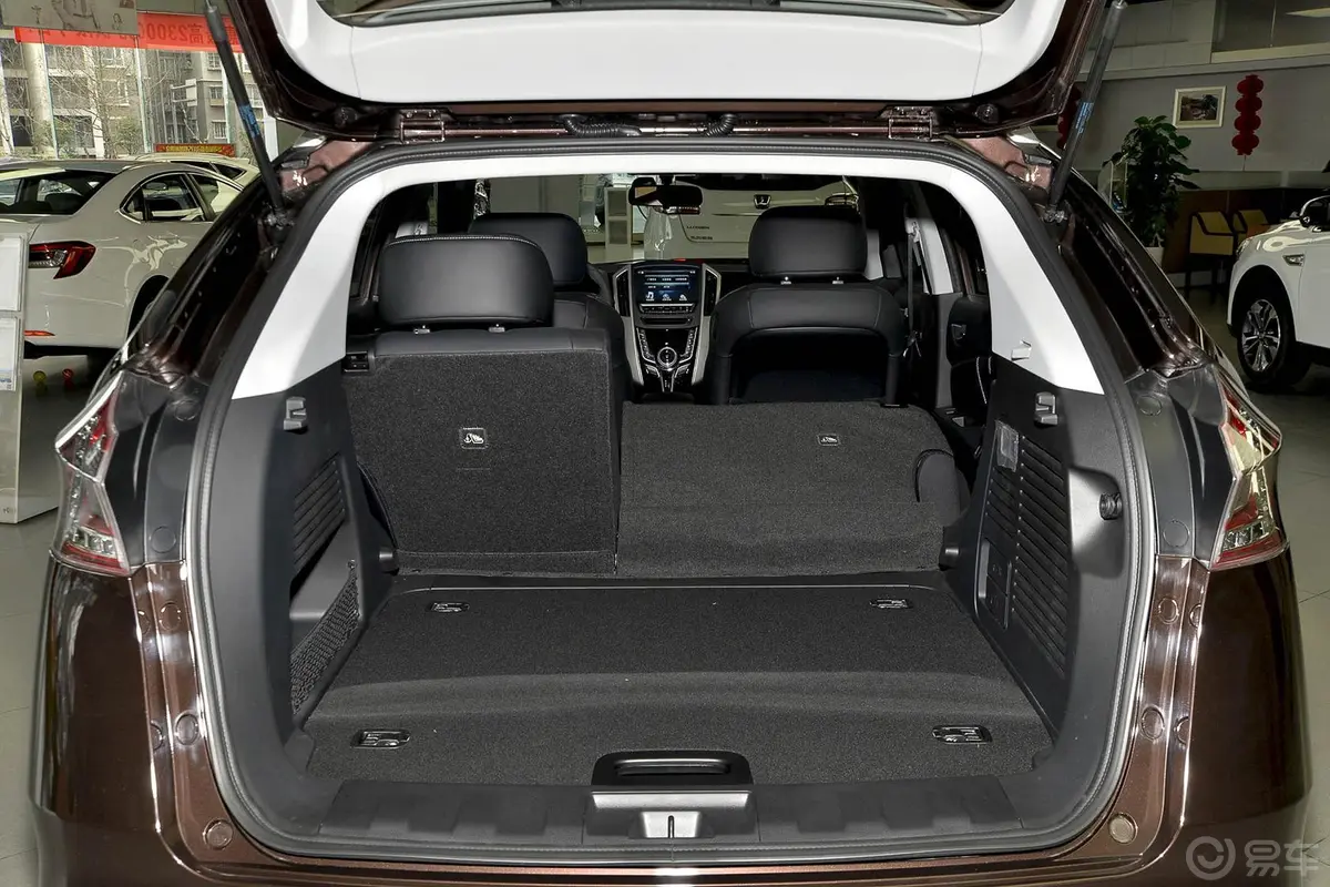 优6 SUV1.8T 魅力型行李箱空间（后排右放倒）