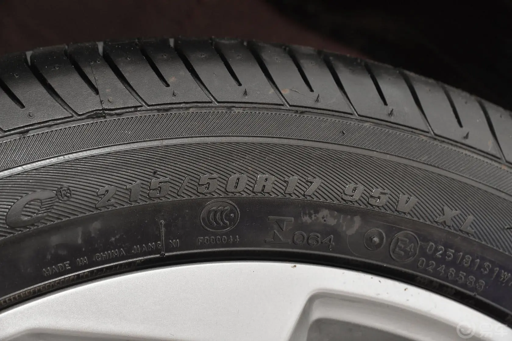 长安CS351.6L 手动 尊贵型 国4轮胎规格