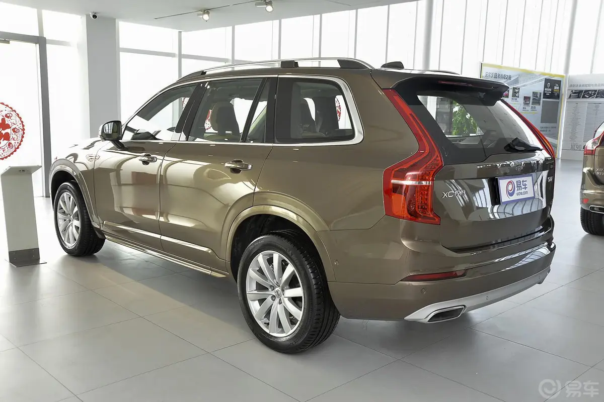 沃尔沃XC902.0T T6 智雅版 七座侧后45度车头向左水平