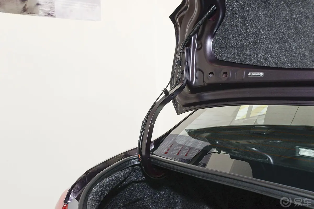威驰1.5L 自动 智臻版行李厢支撑杆