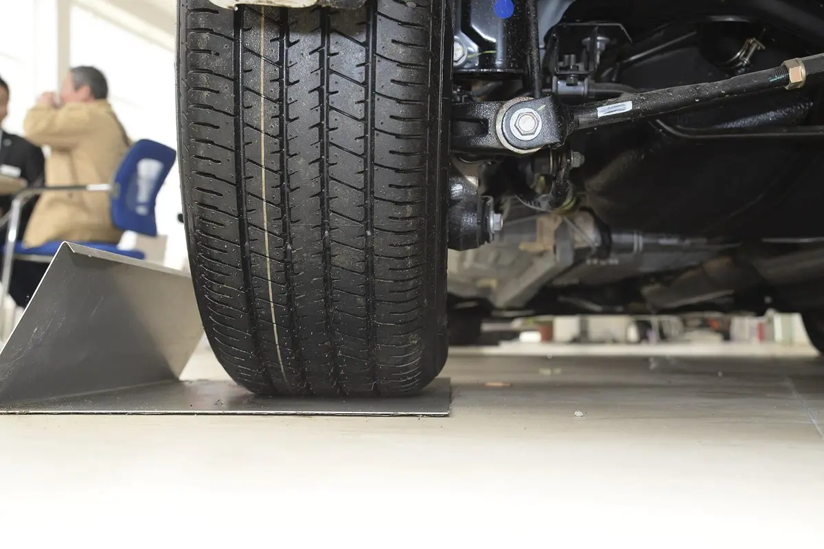 睿骋1.8T 自动 精英周年型 国IV轮胎规格