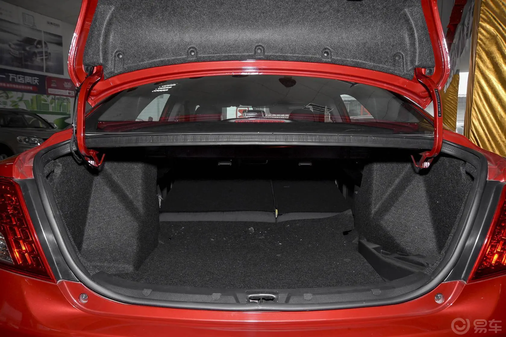 众泰Z3001.6L 驾值版 自动 精英型行李箱空间（后排全放倒）