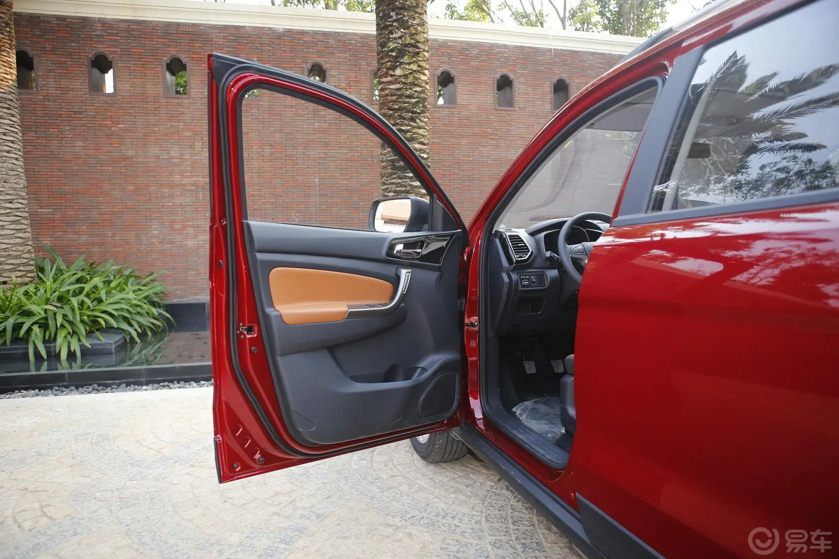 长安欧尚CX701.6L 手动 智联版驾驶员侧车门内门板