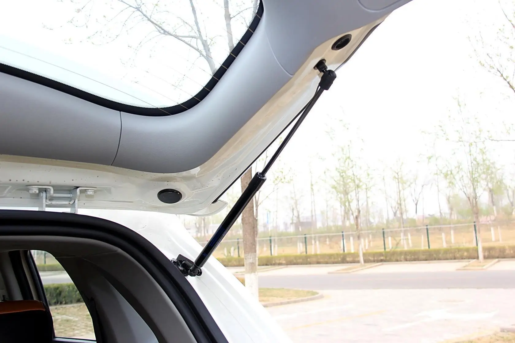 威旺S50欢动版 1.5T 手动 舒适版行李厢支撑杆