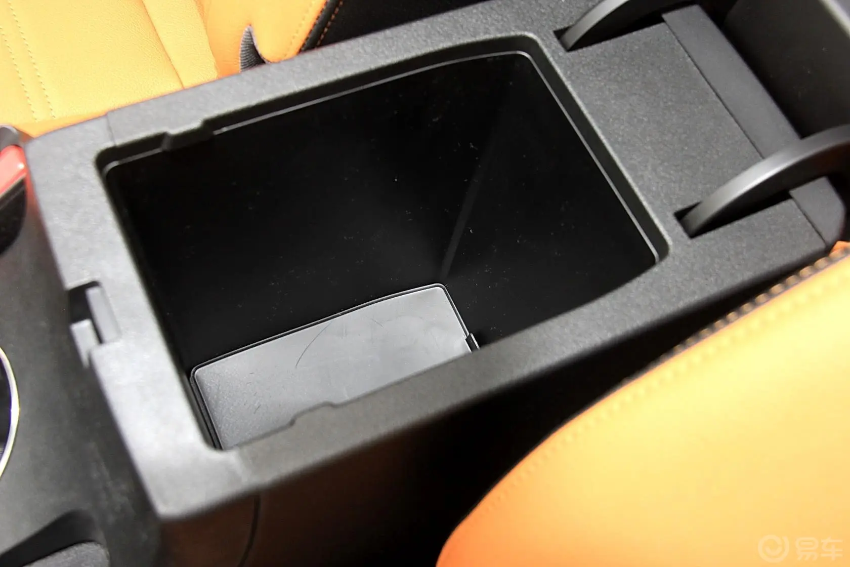 威旺S50欢动版 1.5T 手动 舒适版前排中央扶手箱空间