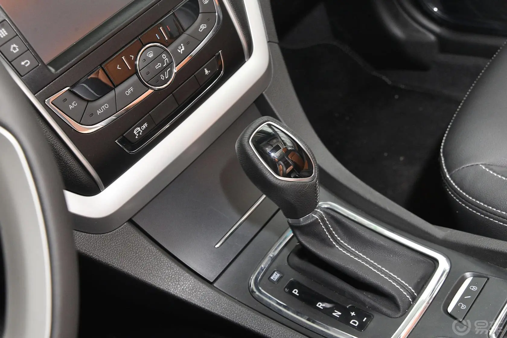 帝豪RS 1.5L CVT 向上版换挡杆
