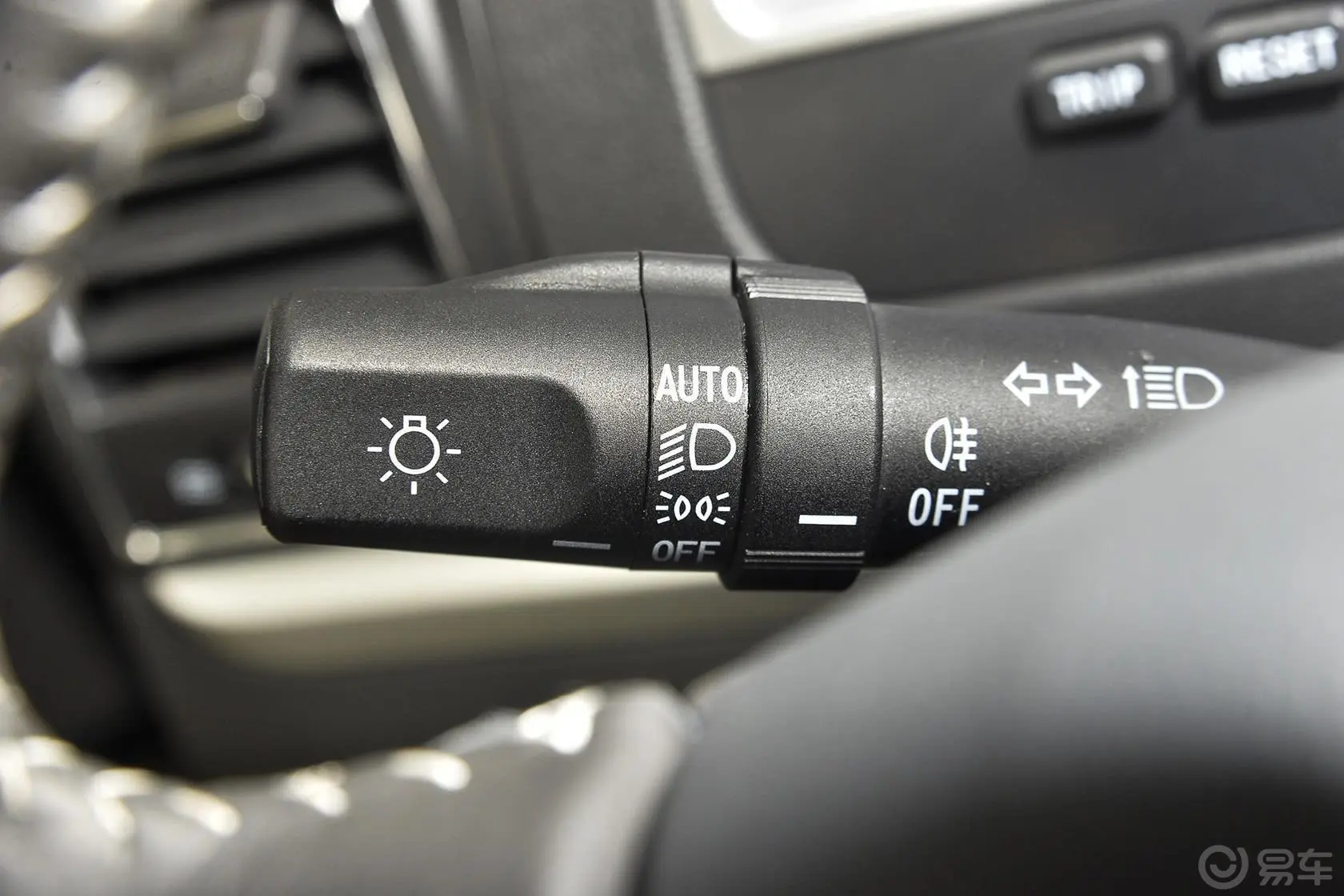 帝豪RS 1.5L CVT 向上版大灯远近光调节柄