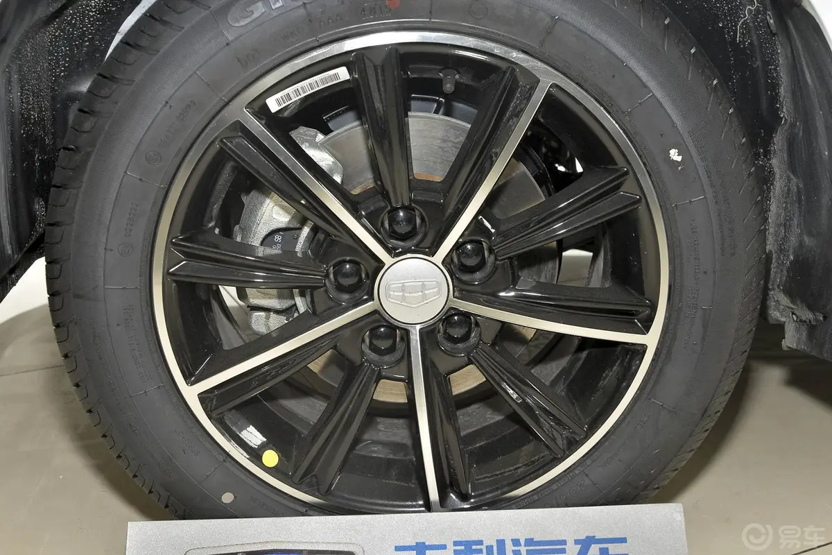 帝豪RS 1.5L CVT 向上版轮圈
