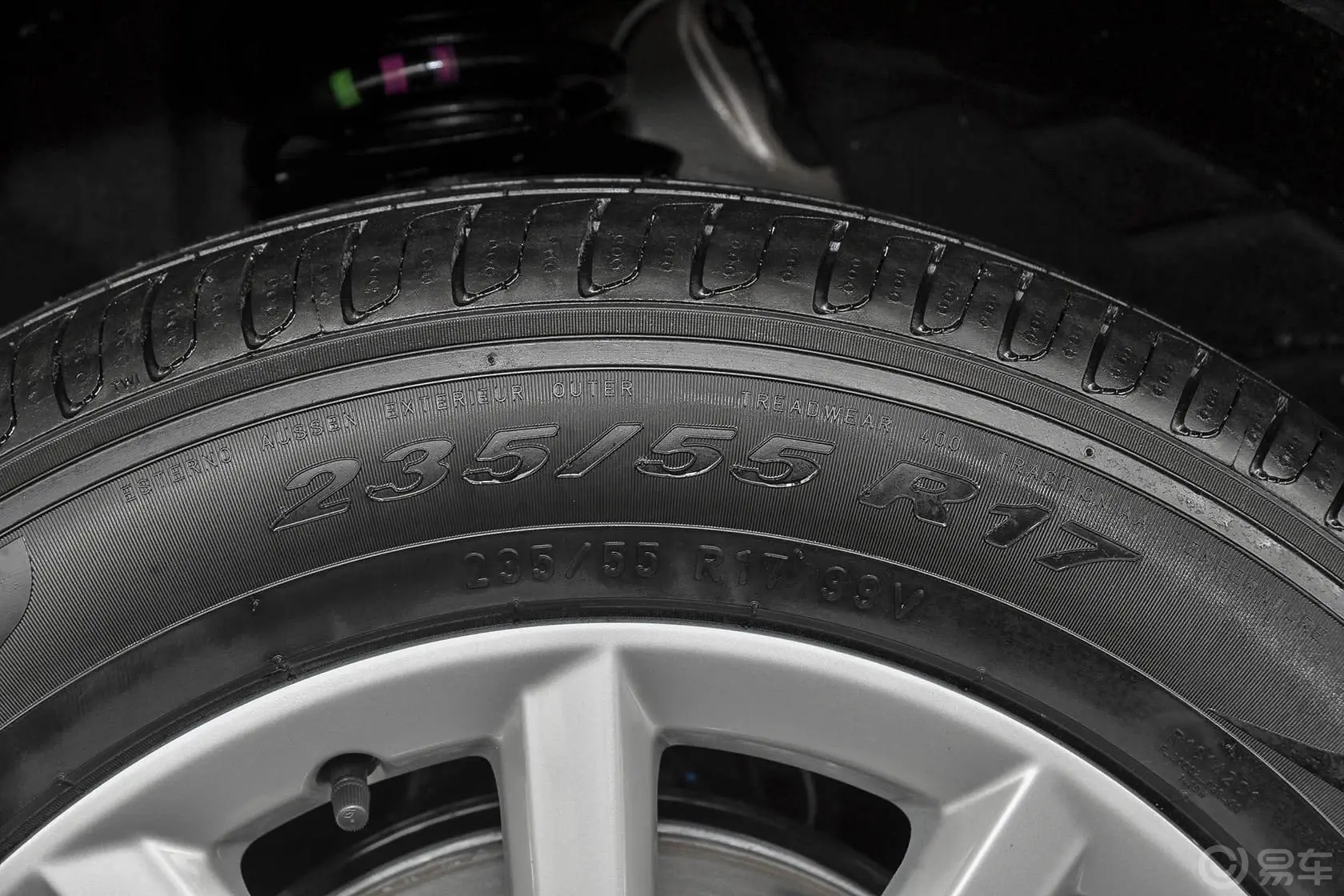 奥迪Q335 TFSI 进取型轮胎规格