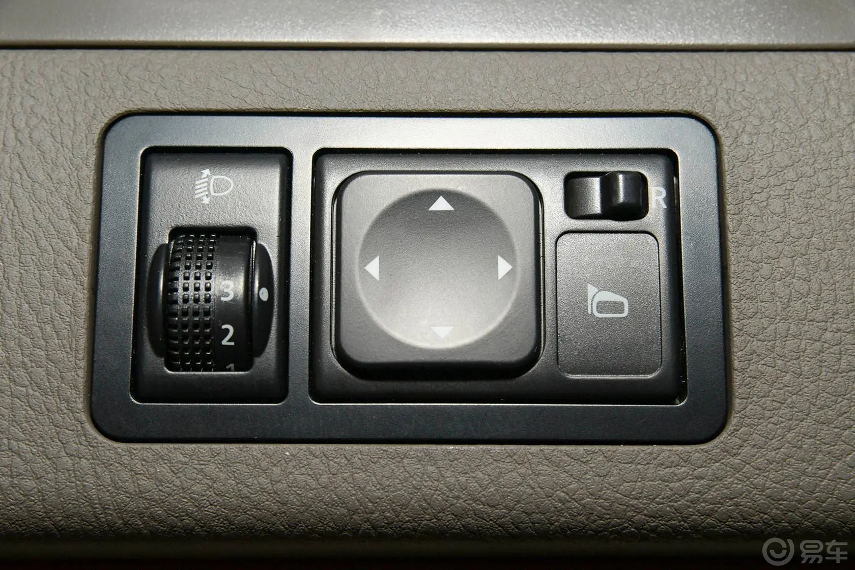 景逸S501.6L CVT 尊享型外后视镜控制键
