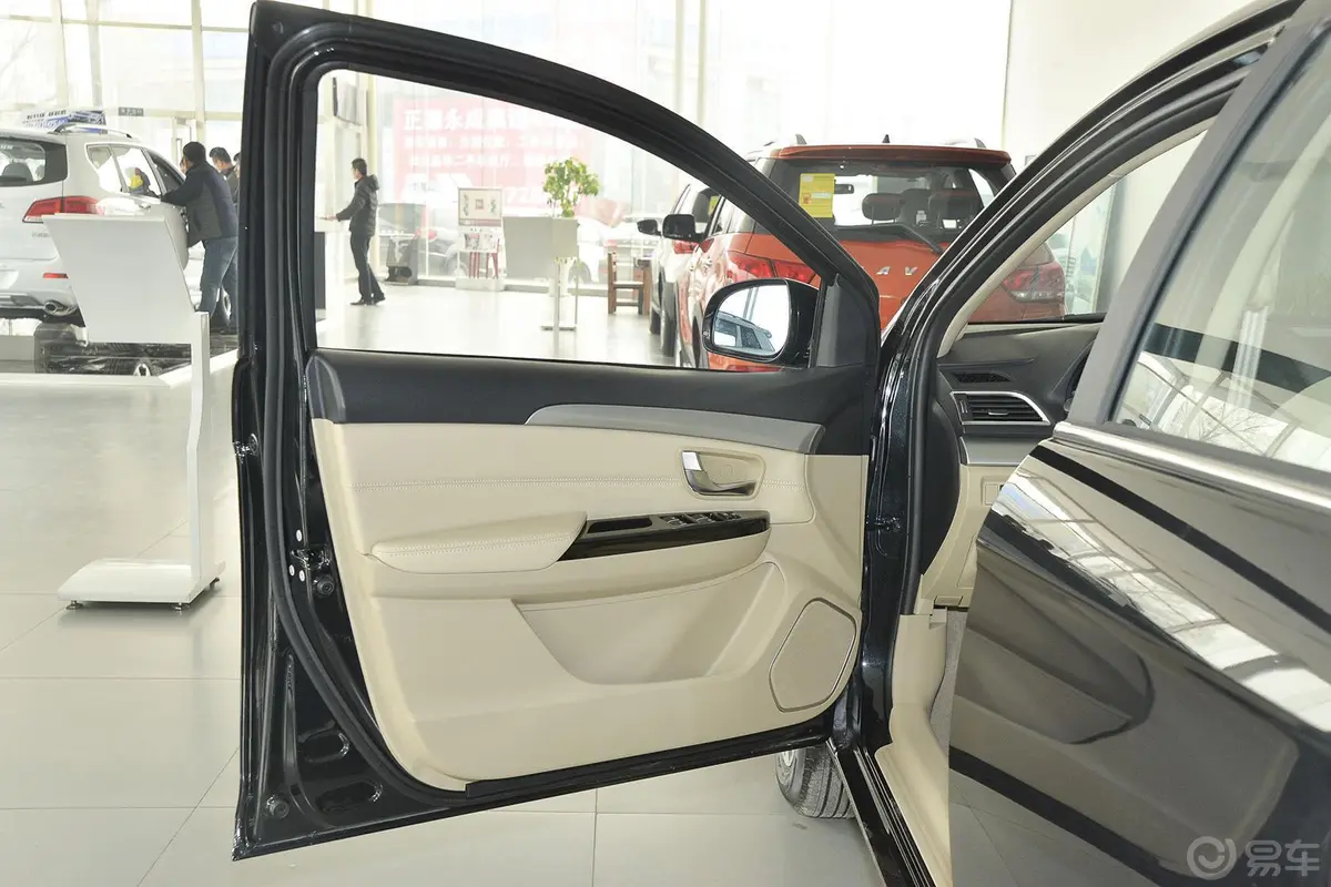 长城C301.5L 手动 舒适版驾驶员侧车门内门板