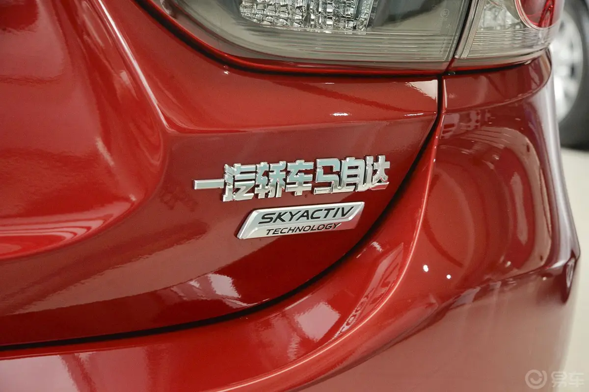 阿特兹2.0L 蓝天尊贵版外观