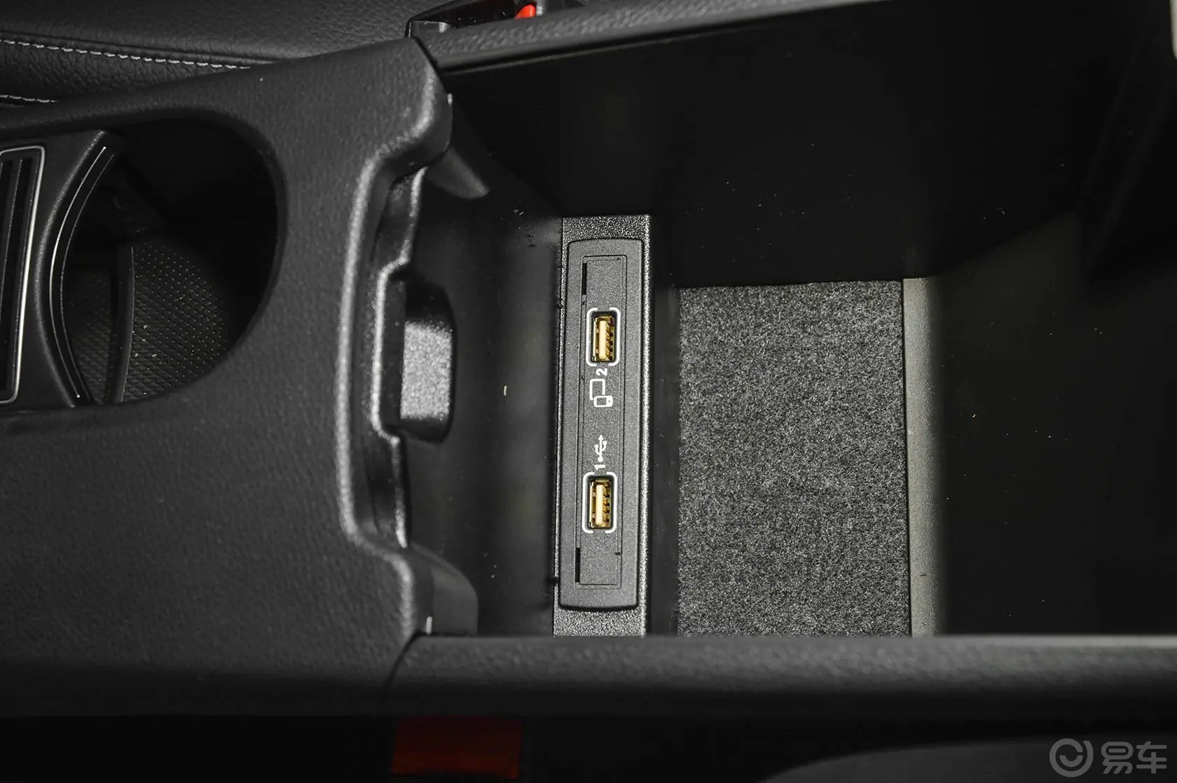 奔驰A级(进口)A 200 赛道版USB接口