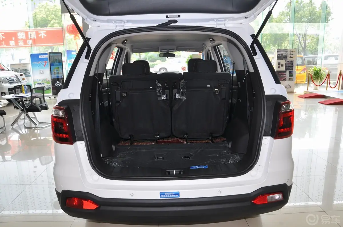 长安欧尚CX701.6L 手动 舒适版行李箱空间