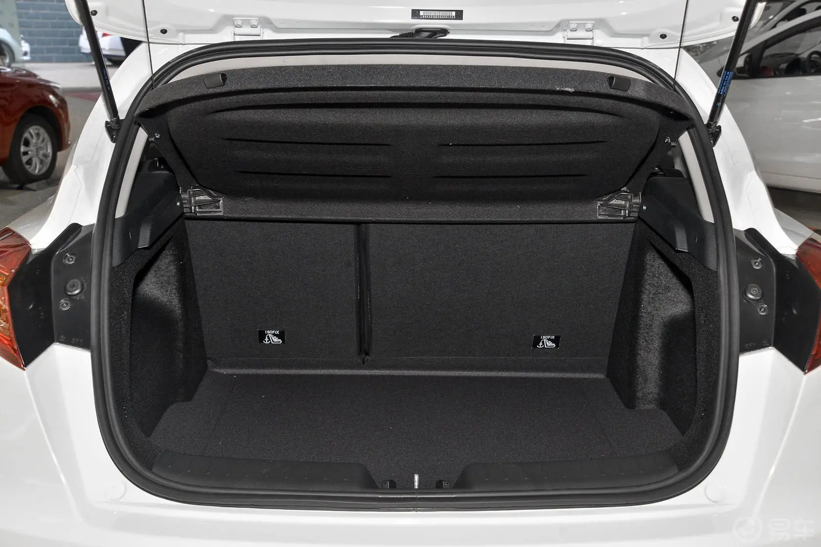 逸动XT1.6L 自动 俊酷型 国4行李箱空间