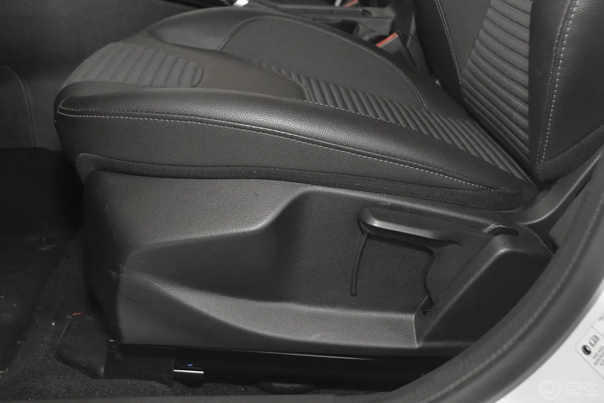 福克斯两厢 1.6L 自动舒适型座椅调节键