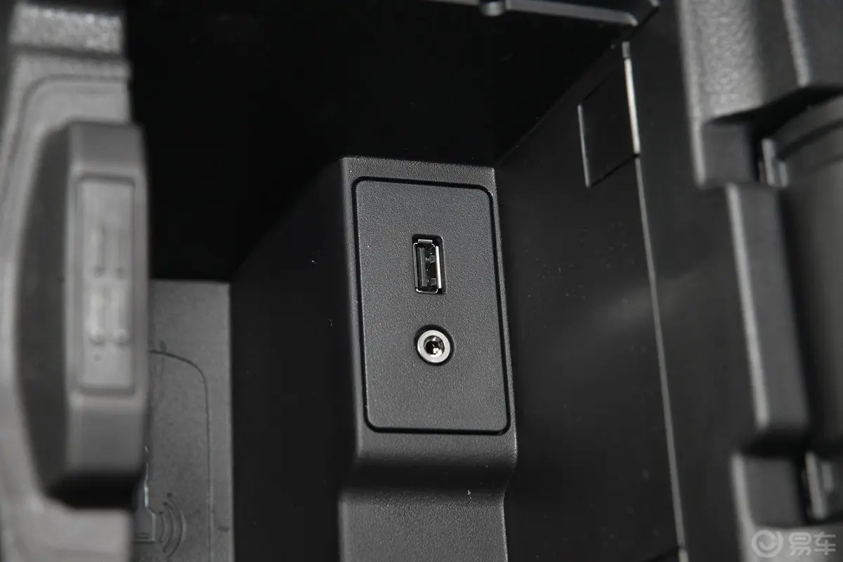 福克斯两厢 1.6L 自动舒适型USB接口