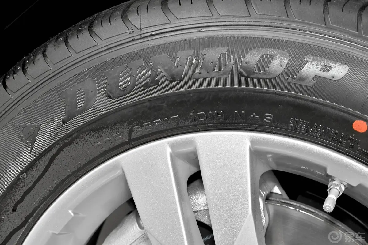 长安CS751.8T 自动 四驱 精英型 国4轮胎规格
