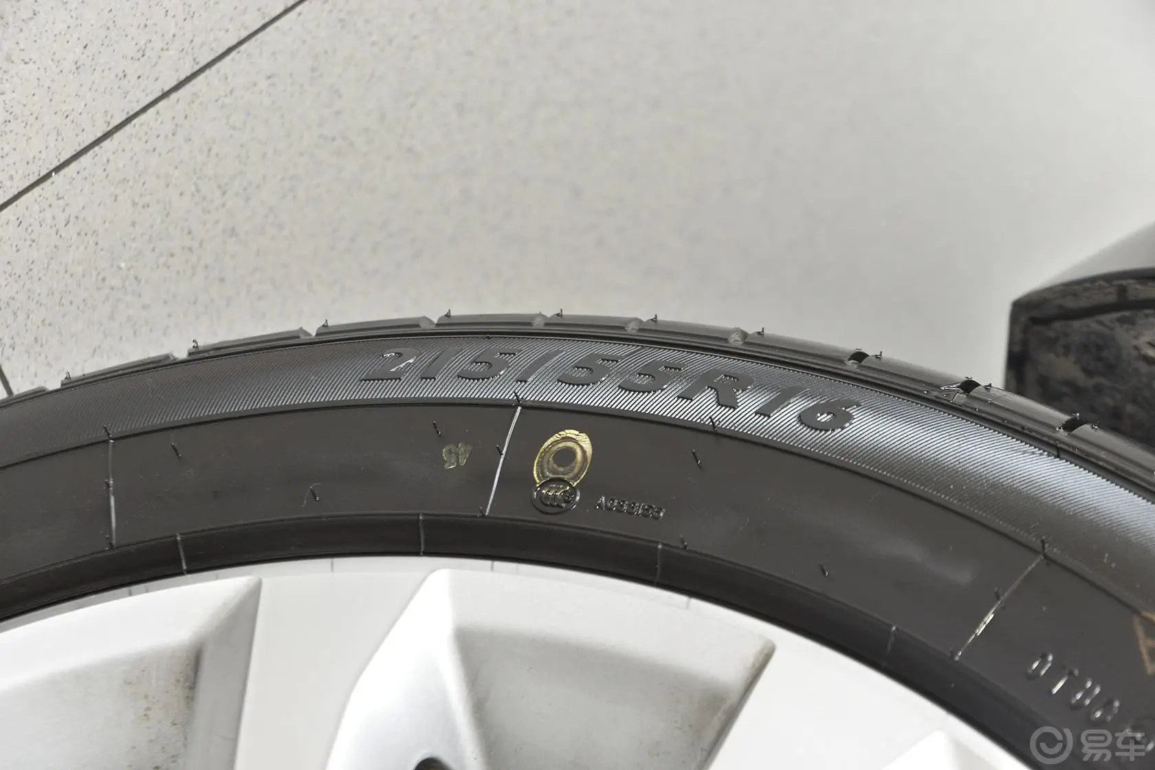 迈腾1.8T 手自一体 智享舒适型轮胎规格