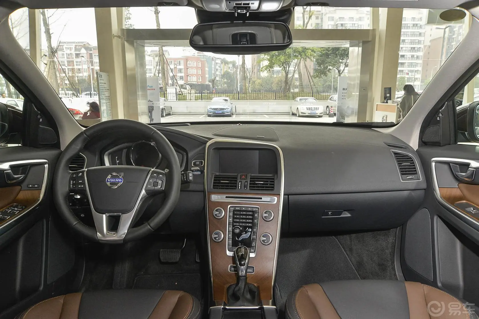 沃尔沃XC60T6 AWD 智越版前排车顶中央控制区