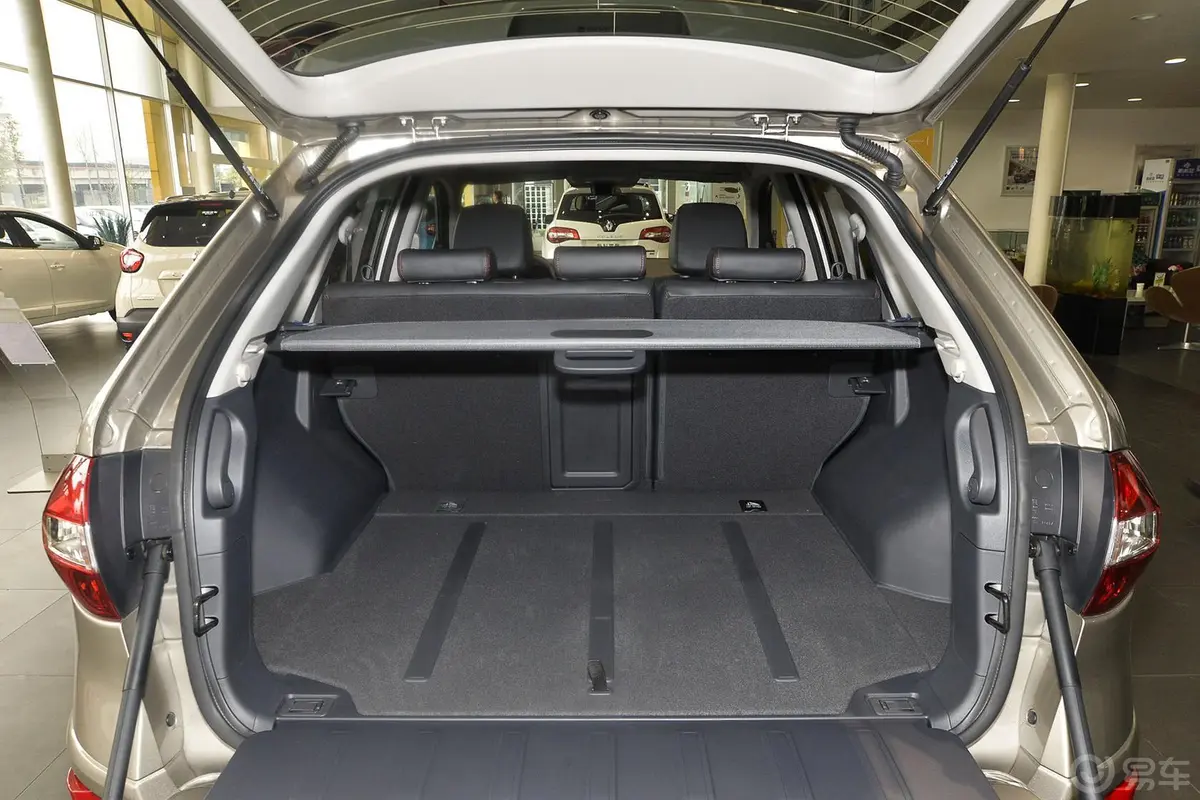 科雷傲(进口)2.5L 两驱 舒适运动版行李箱空间