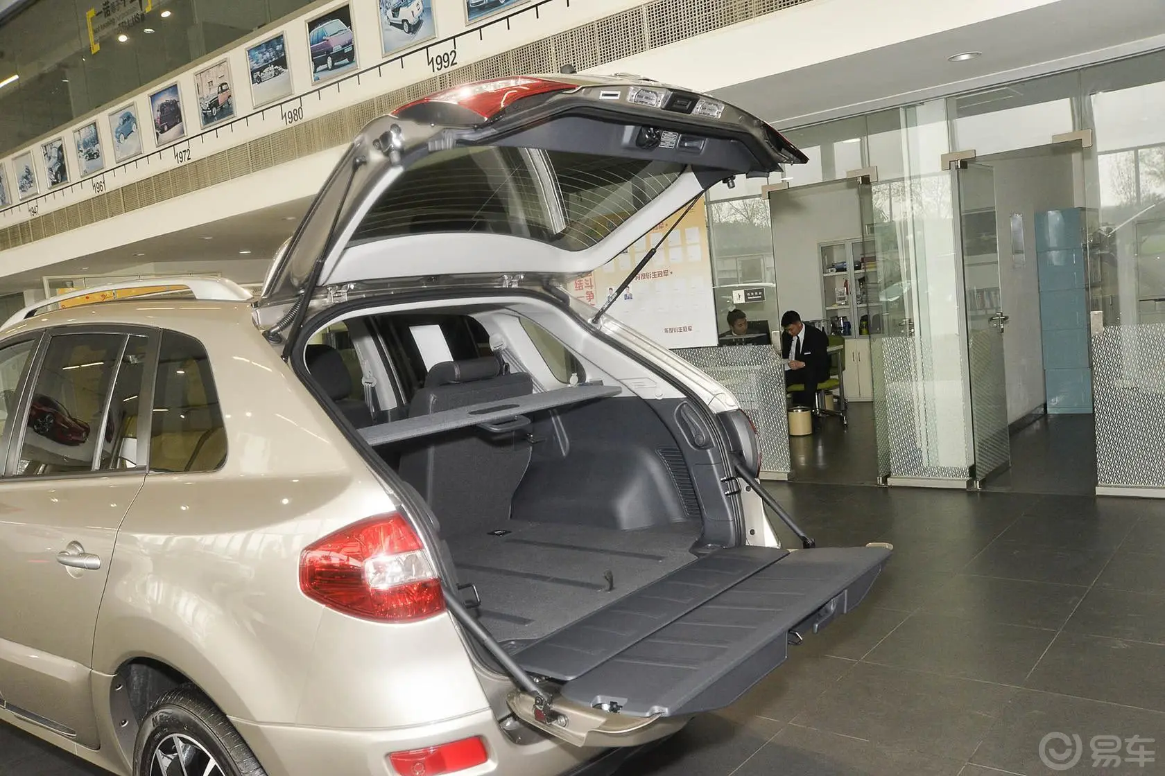 科雷傲(进口)2.5L 两驱 舒适运动版行李厢开口范围