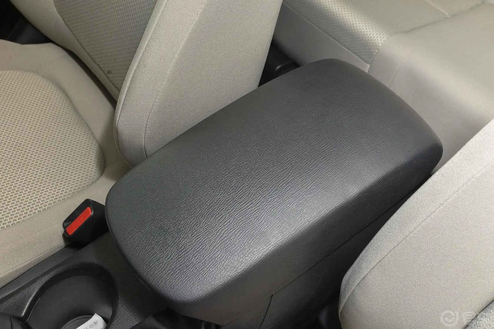 马自达CX-52.0L 手动 两驱 舒适版前排中央扶手箱
