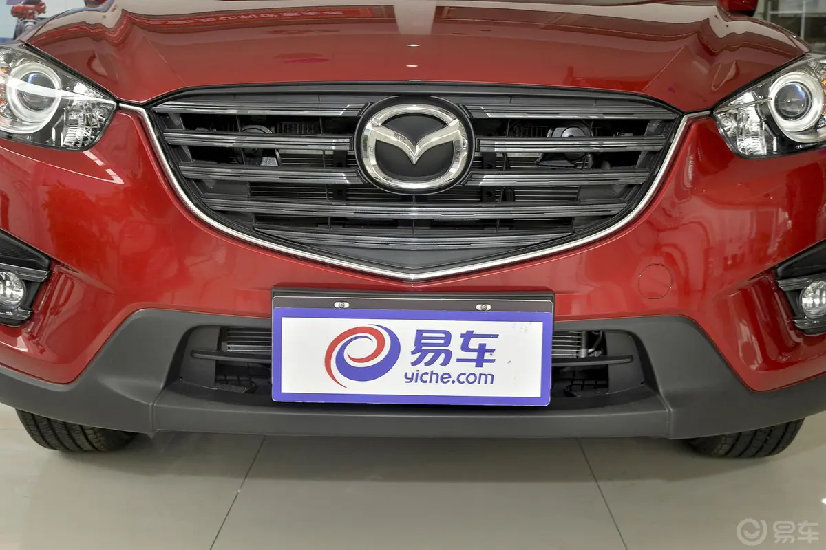 马自达CX-52.0L 手动 两驱 舒适版前格栅侧俯拍