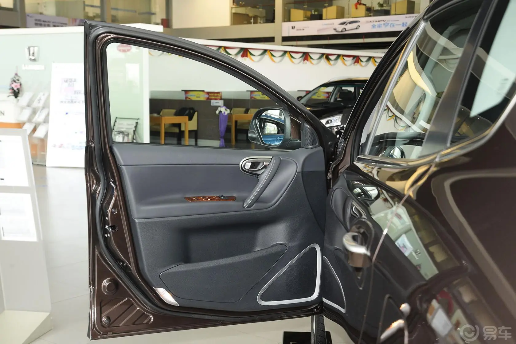 大7 SUV2.2T 手自一体 两驱 智慧版驾驶员侧车门内门板