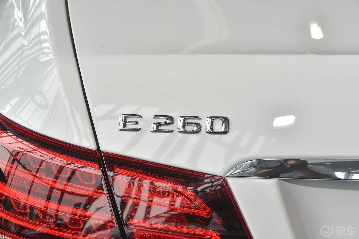 奔驰E级(进口)E260 Coupe尾标