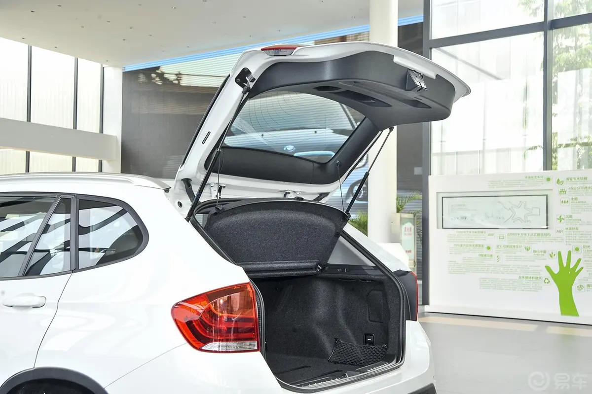 宝马X1sDrive18i X设计套装行李厢开口范围
