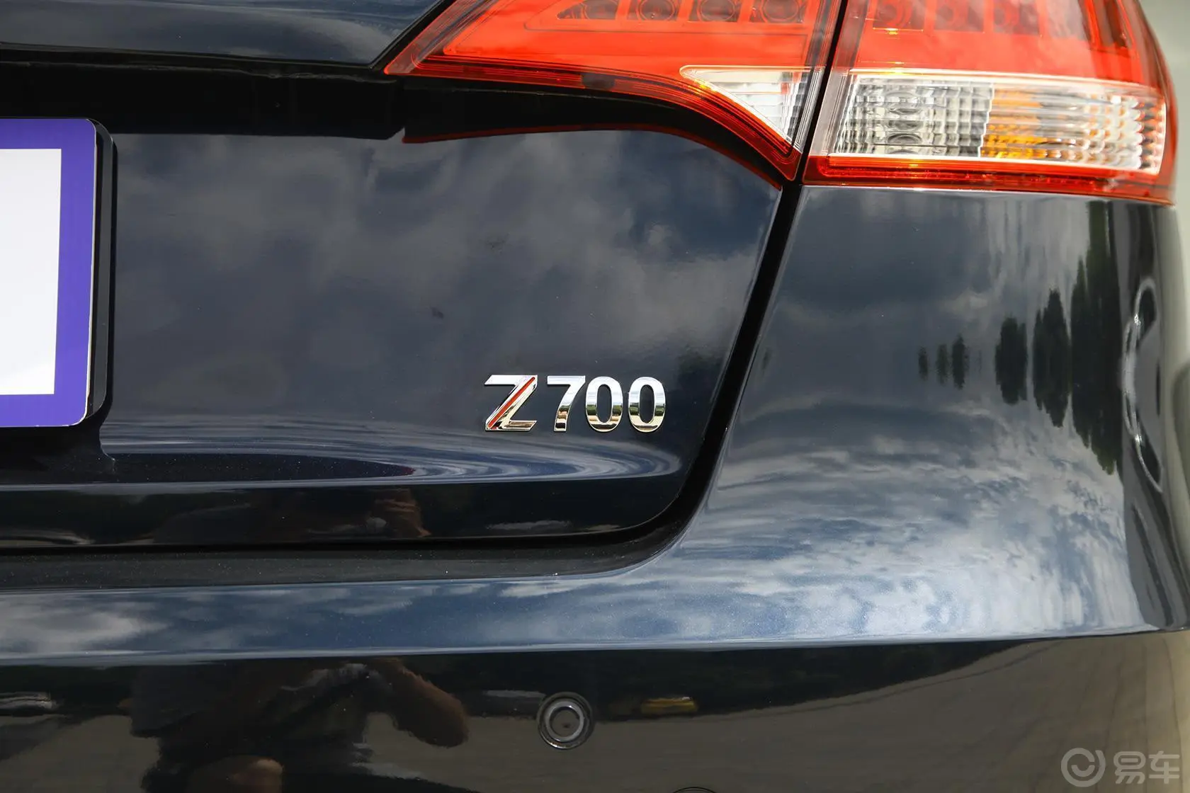 众泰Z7001.8T 双离合 豪华版尾标