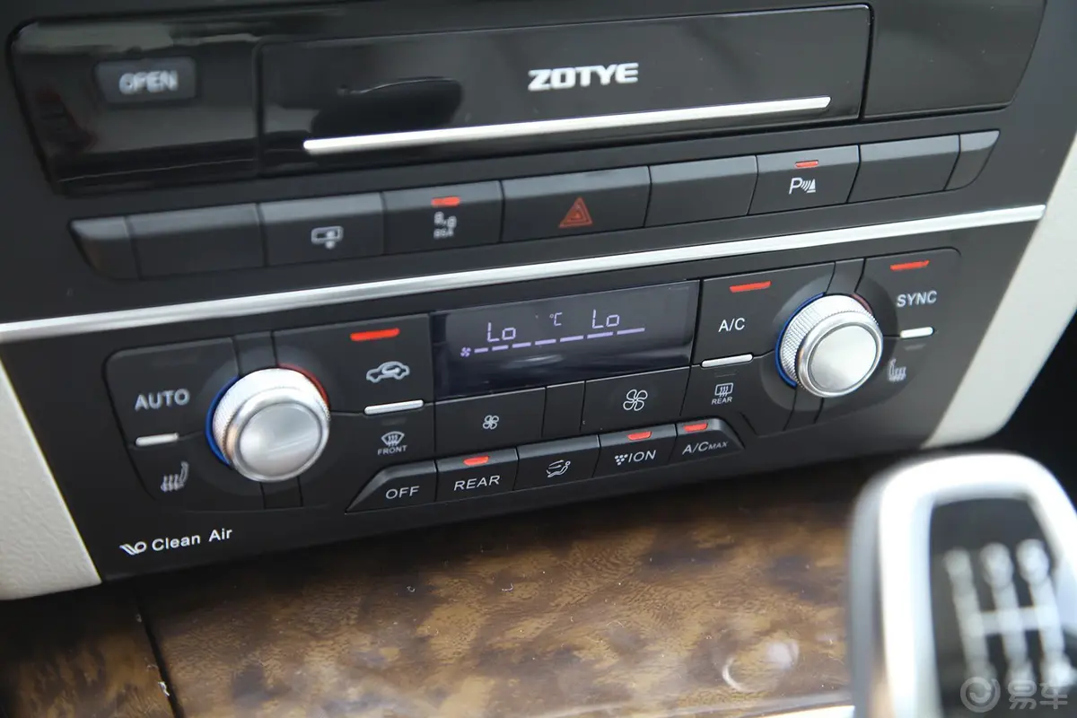 众泰Z7001.8T 手动 尊贵版空调