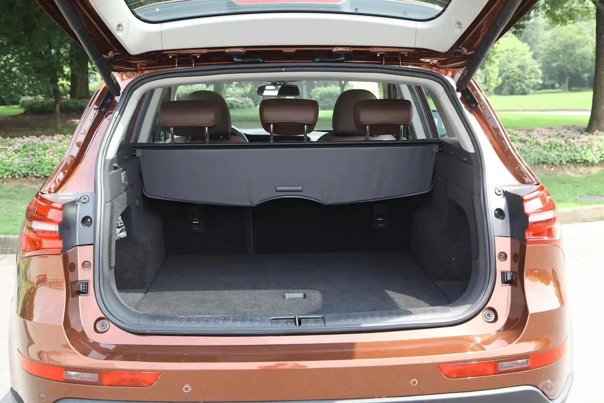 众泰T600运动版 1.5T 手动 尊贵版行李箱空间