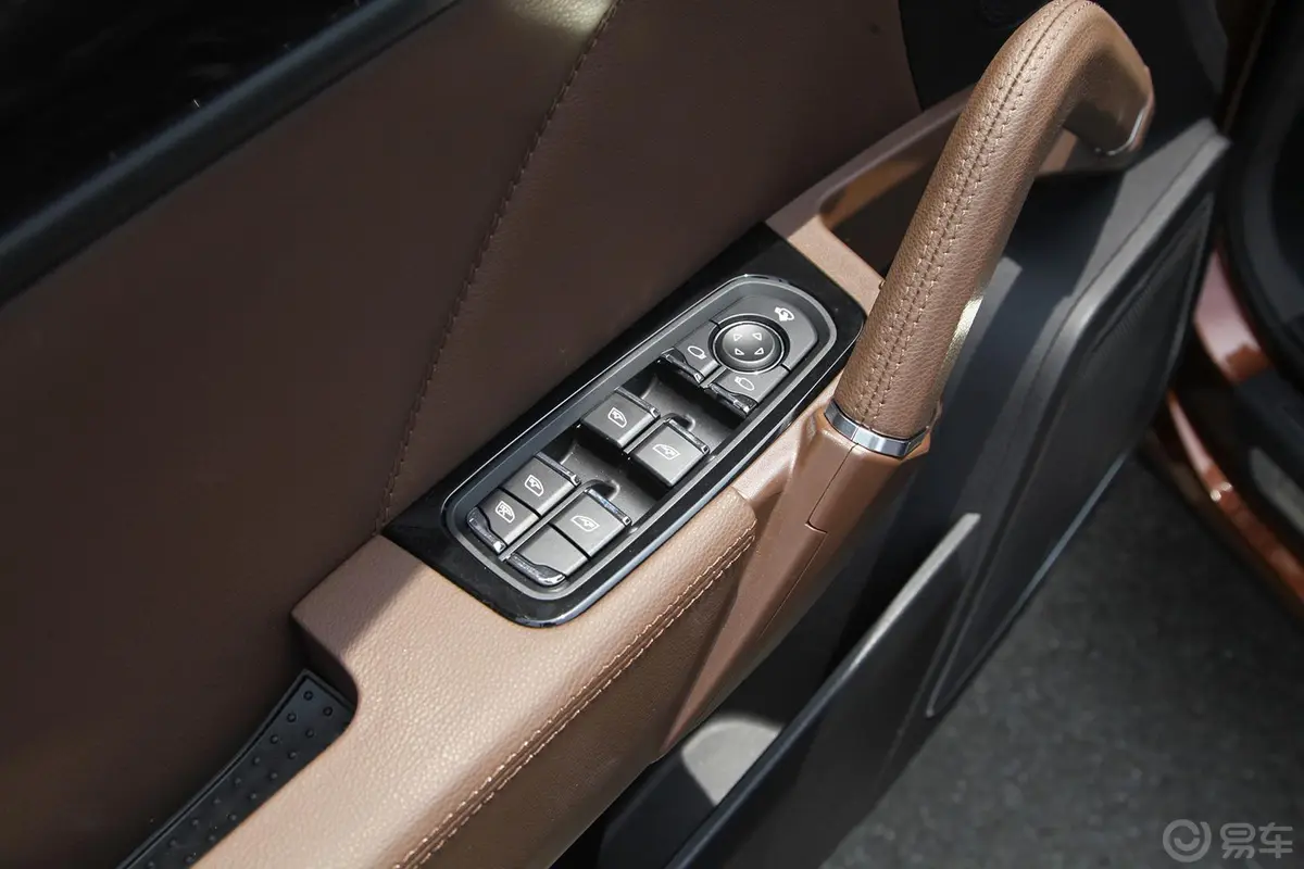 众泰T600运动版 1.5T 手动 尊贵版车窗升降键