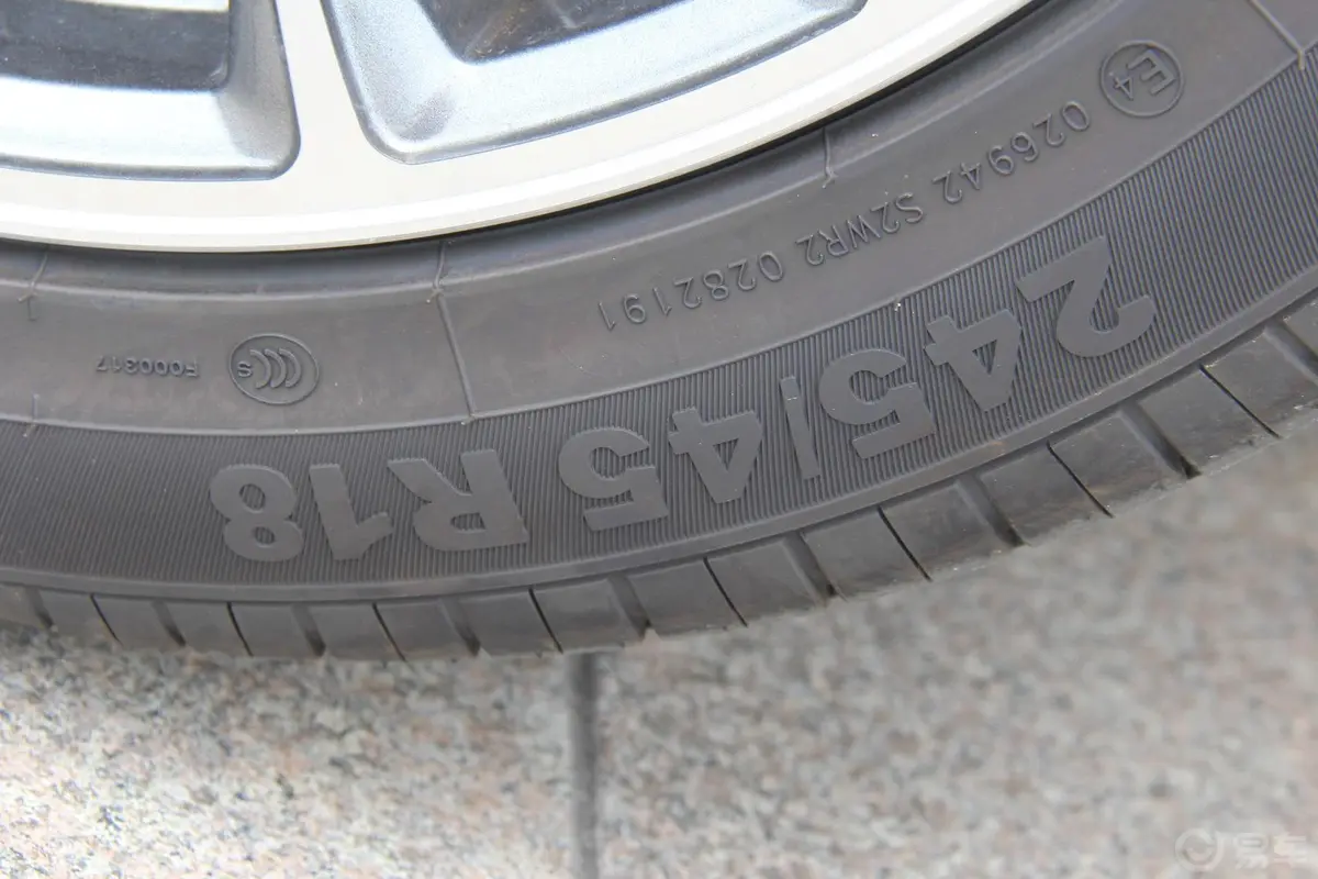 众泰Z7001.8T 手动 典雅版轮胎规格