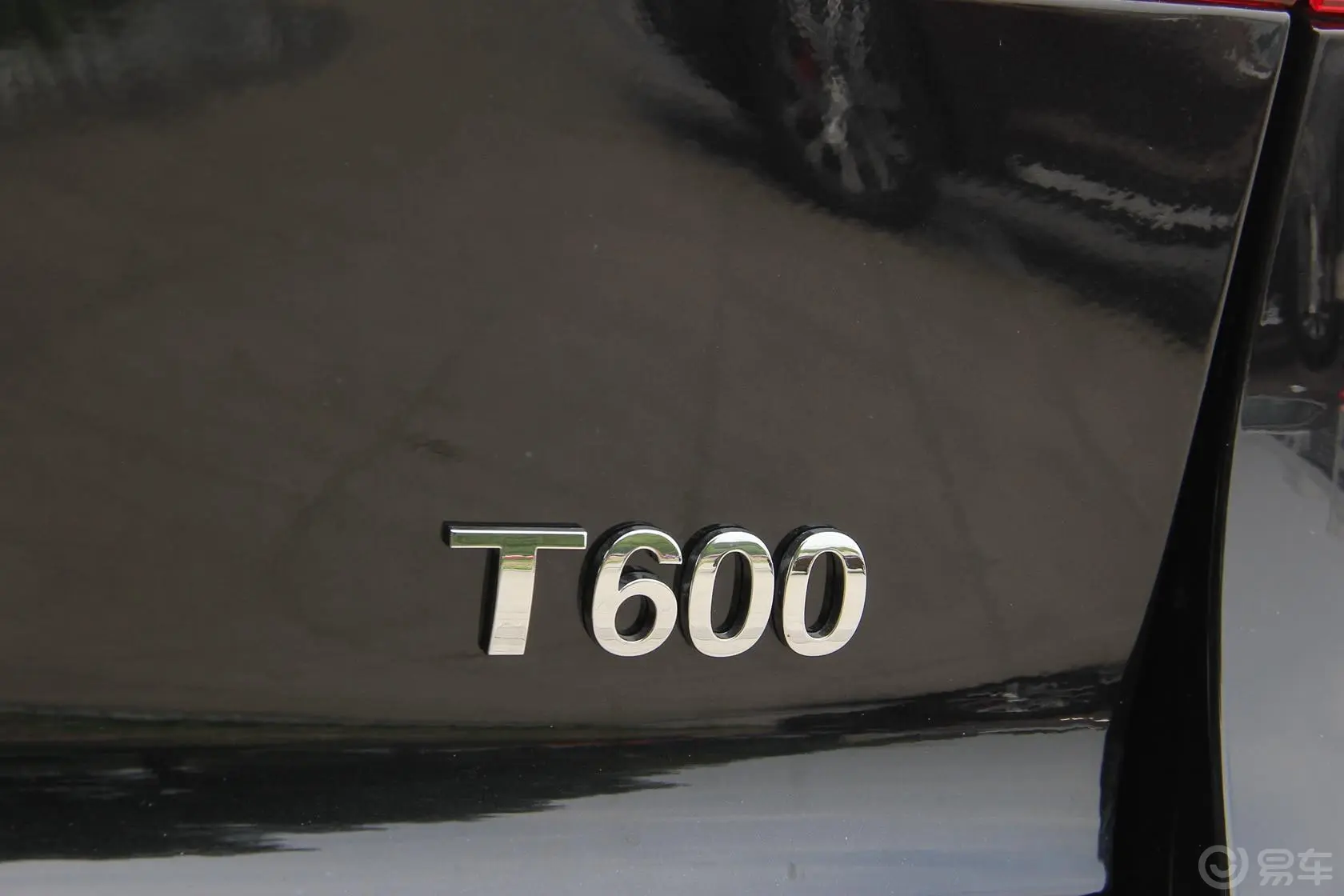 众泰T600运动版 1.5T 手动 尊享版尾标