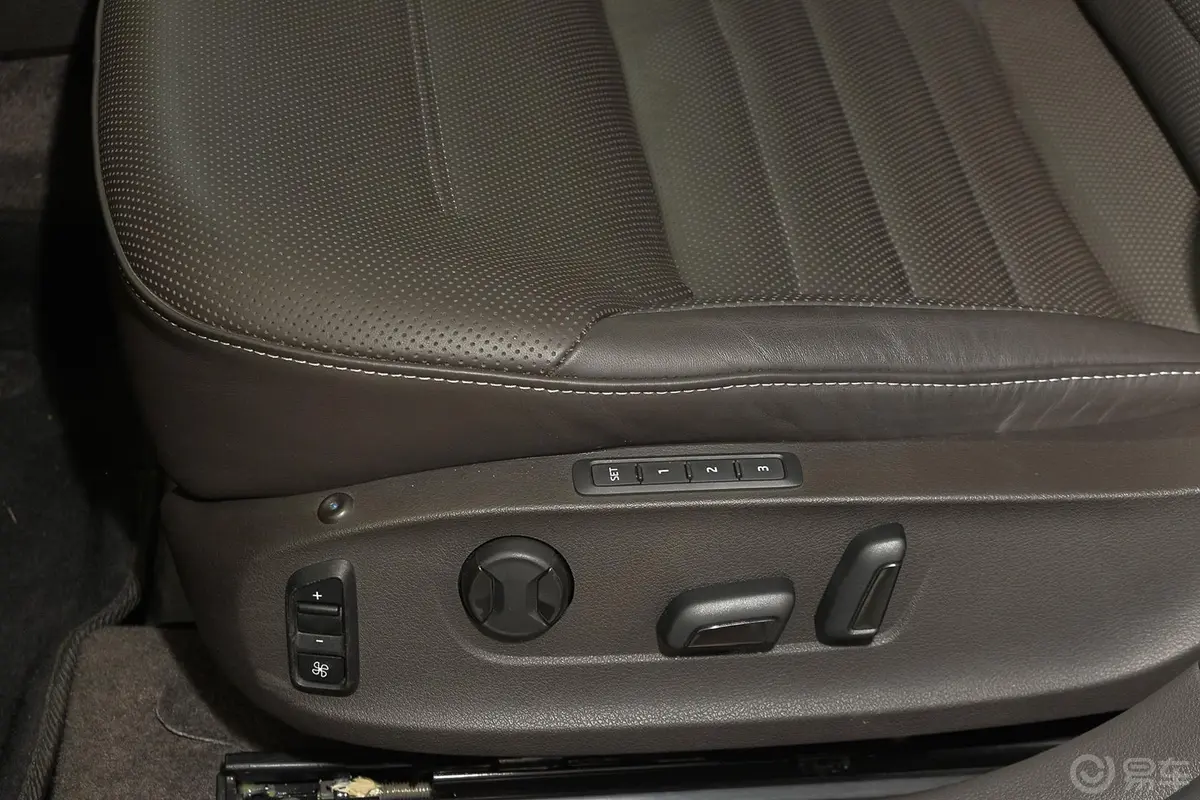 帕萨特3.0V6 DSG 旗舰版座椅调节键
