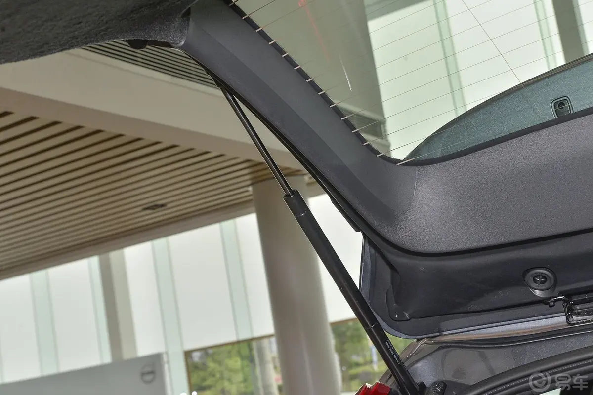 沃尔沃XC60T5 智进版行李厢支撑杆