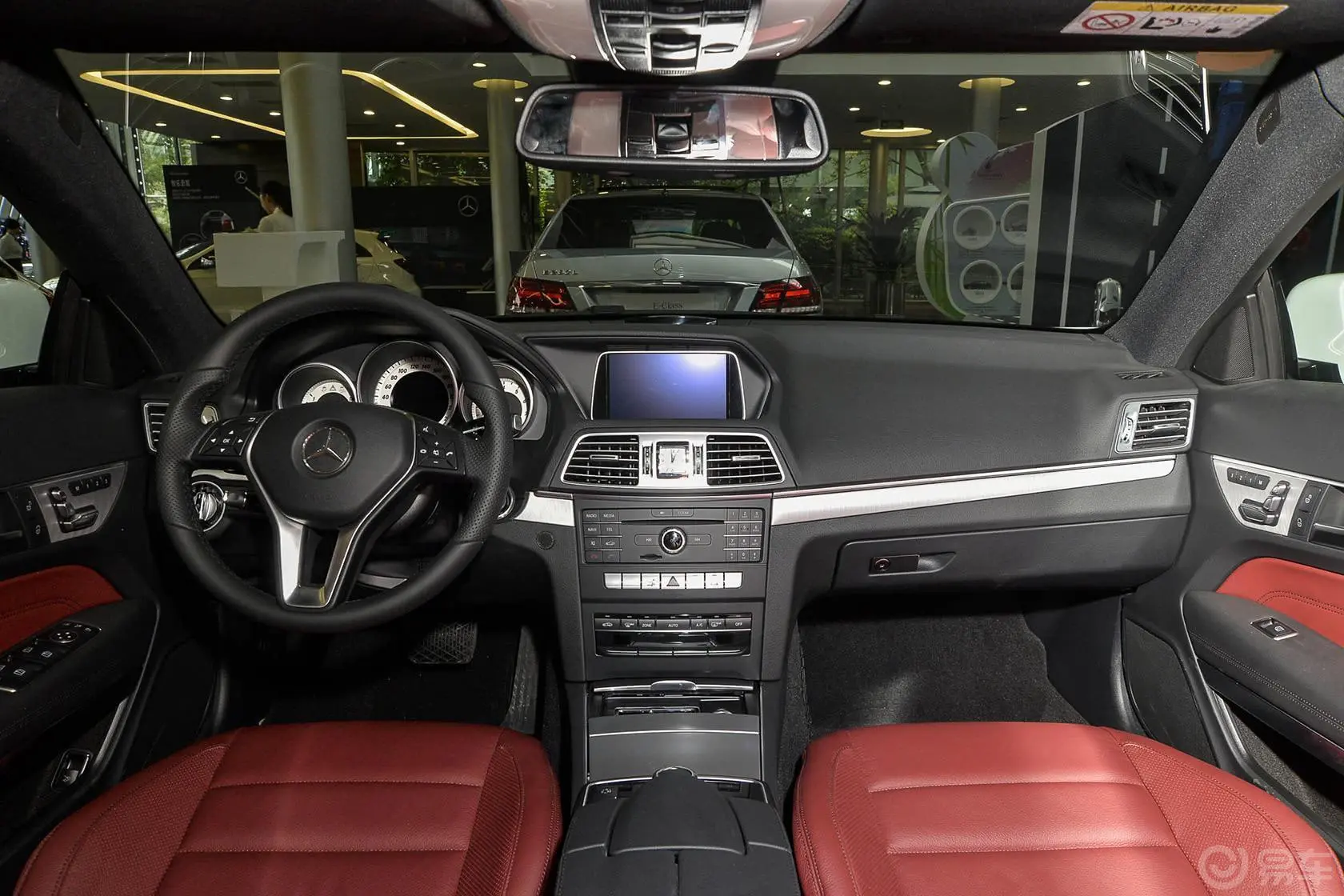 奔驰E级(进口)E260 Coupe仪表盘背光显示