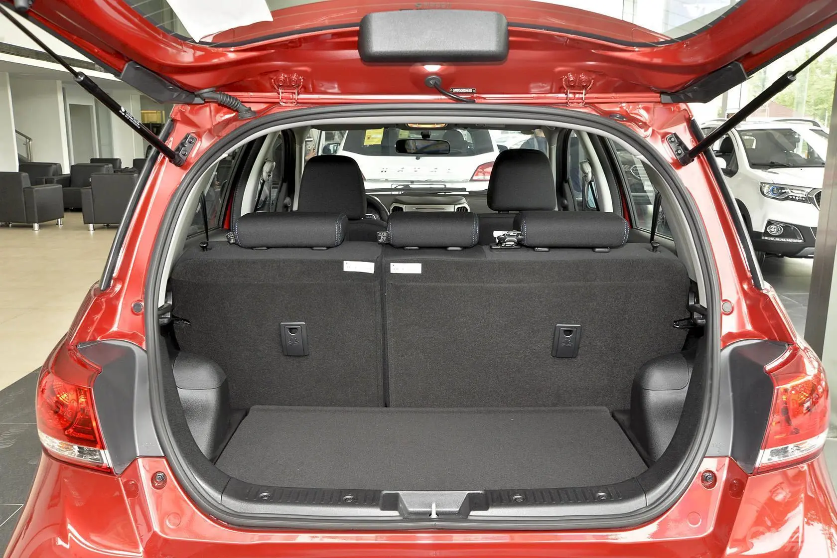 哈弗H1红标 1.5L 手动 舒适版行李箱空间